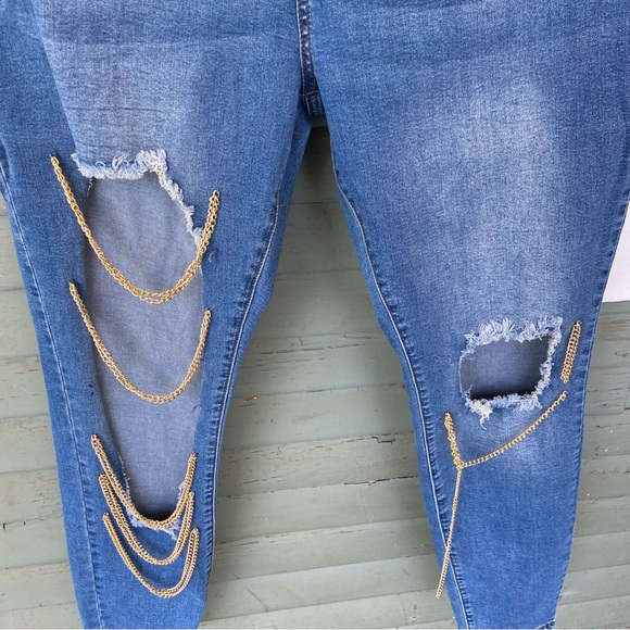 high waisted plus size jeans with chains - Picture 3 of 6